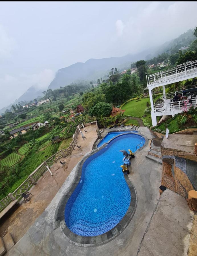 Villa Kaca 88 Cianjur Exterior photo